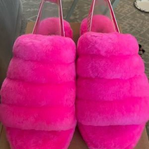 UGGS⭐️FLUFF YEAH SLIDE⭐️ size 8
